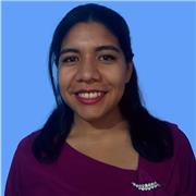 Profesora de música en lenguaje musical, flauta dulce, piano, canto y cuatro venezolano